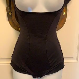 NWOT Maidenform Open bust Body Shaper/Contour